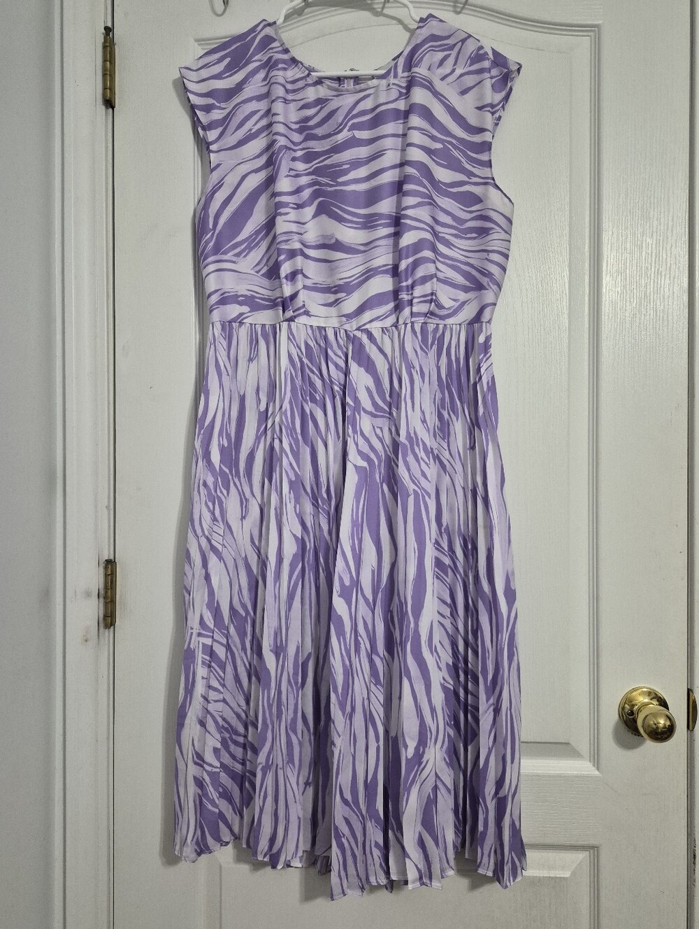Nine West Lilac Zebra Pleated Midi Dress Size Large